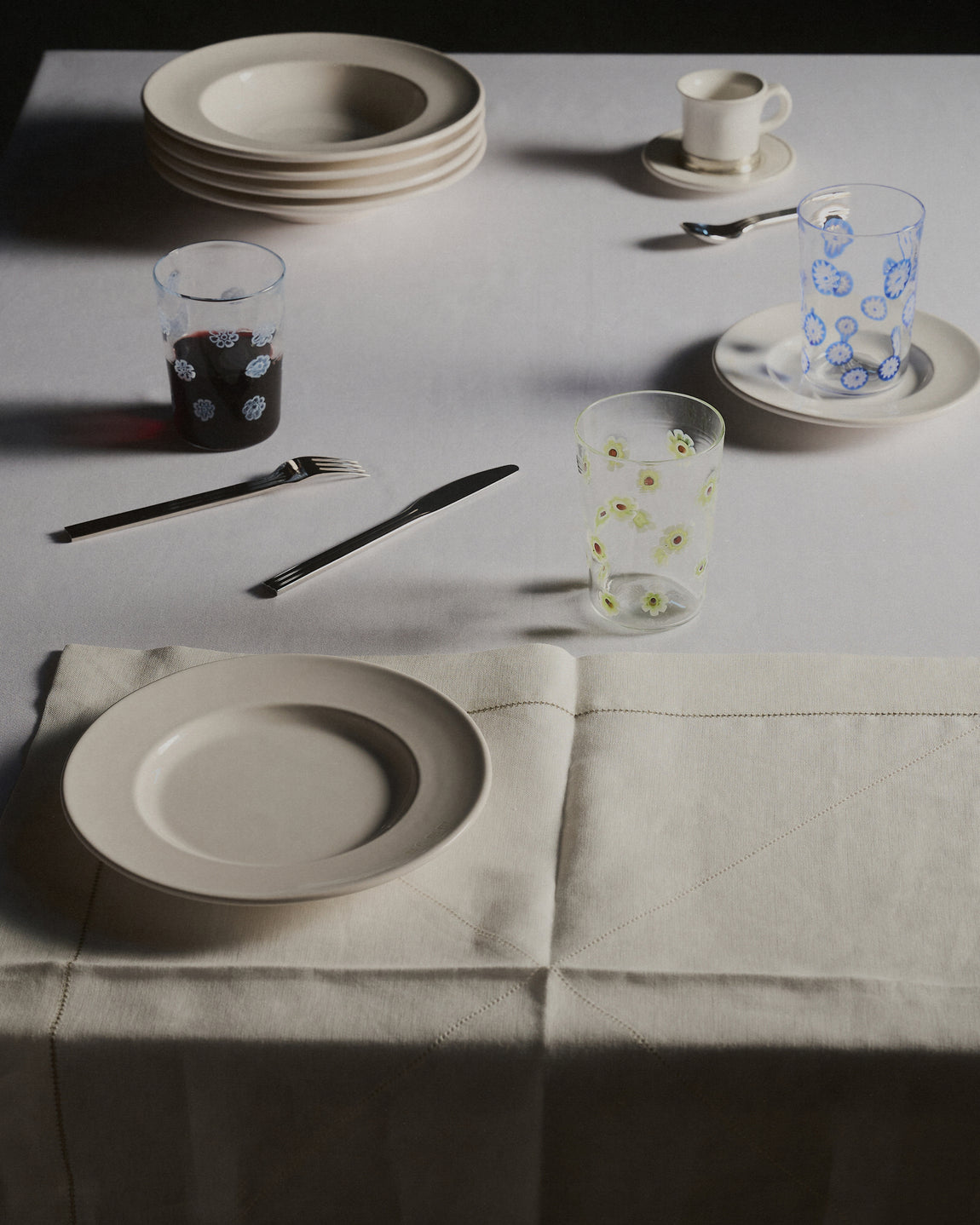 Meadow Glass // Anemone, Chamomile, Thistle // Photography by Jenna Saraco