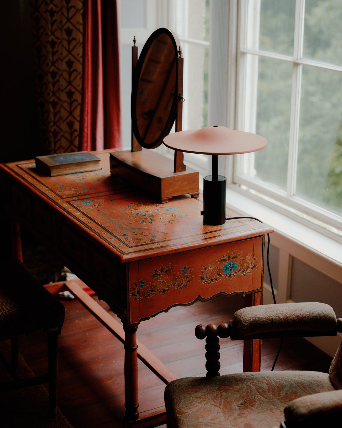 Alien Low Table Lamp // Tan Clay // Photo by William Jess Laird