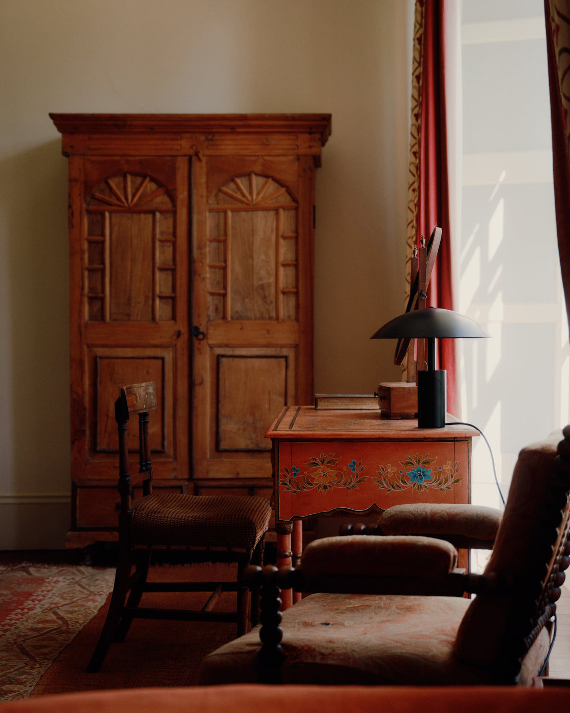 Arundel Low Table Lamp // Black // Photo by William Jess Laird