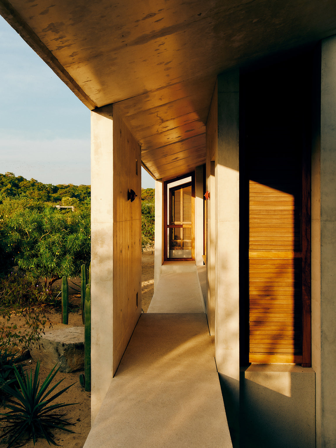 In Common With | Ridge Surface Mount