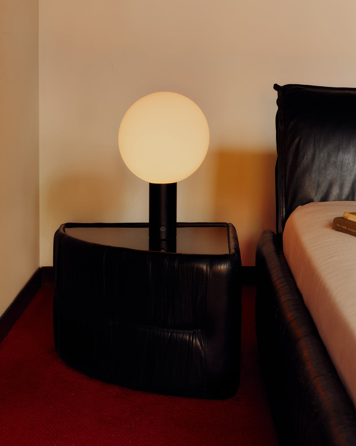 Orb Table Lamp // Orb 10 / Black // Photo by William Jess Laird