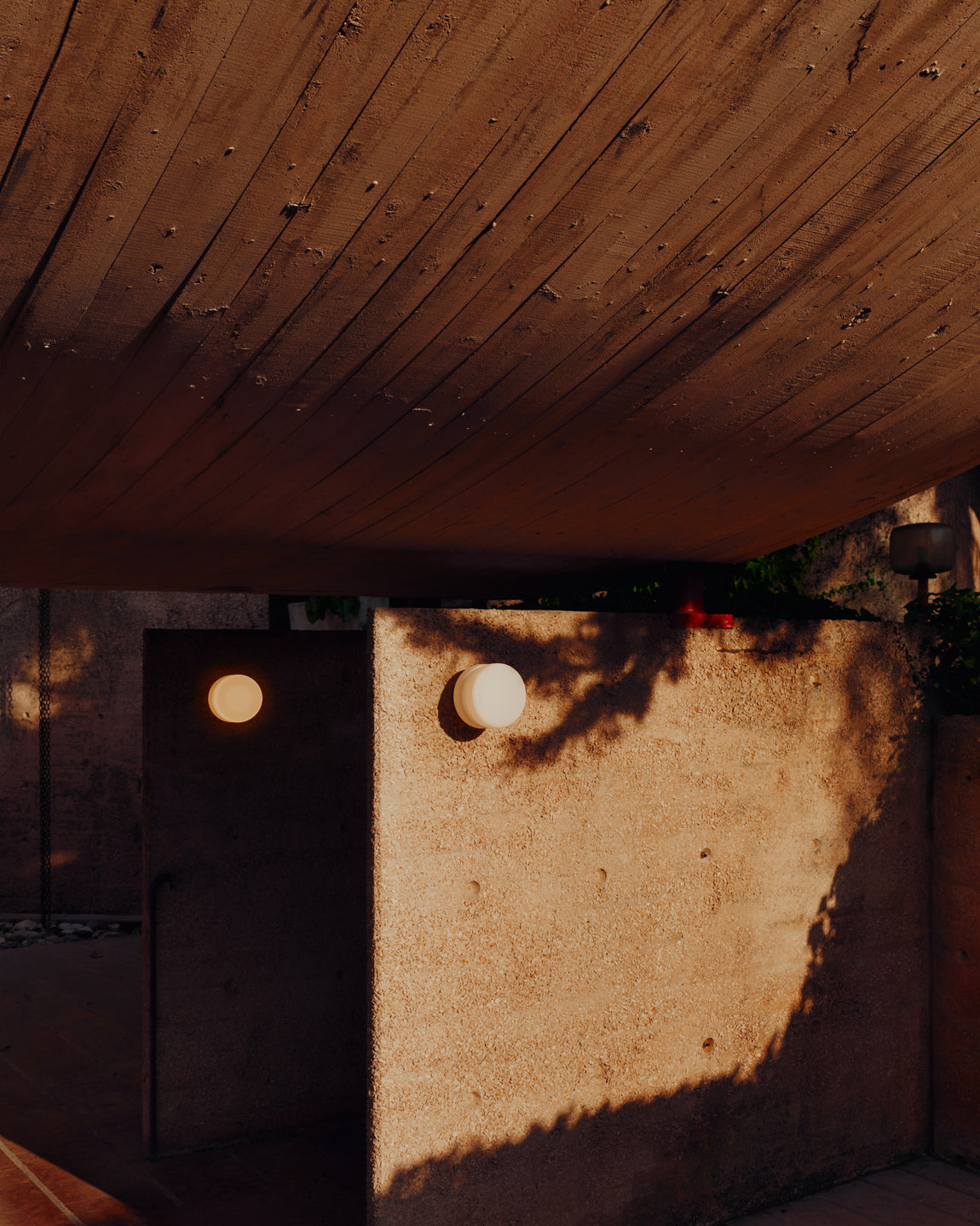 Double Puck Surface Mount // Black // Photo by Bastian Achard