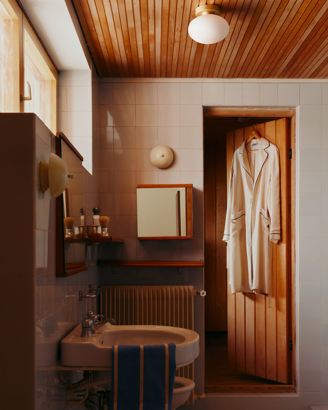 Ridge Surface Mount // Bone // Photo by Bastian Achard